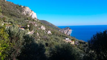 Escursionismo, Escursione a piedi a Finale Ligure