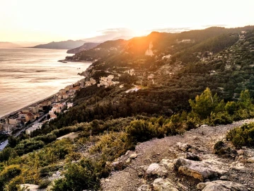 Escursionismo, Escursione al tramonto a Finale Ligure