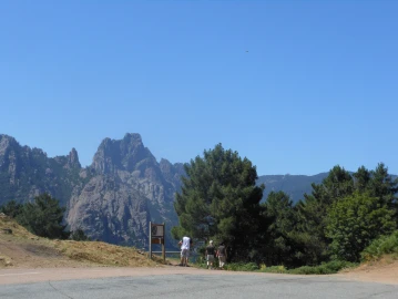 Escursionismo, La Corsica da Nord a Sud