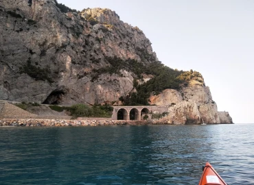 Kayak, Liguria in Kayak: Baia dei Saraceni (Varigotti)